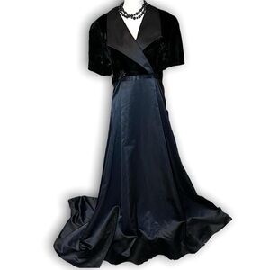 ✨20% Off Sale✨Southeastern Vintage Black Velvet Satin Maxi Dress